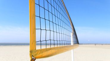 Fit mit Beachvolleyball