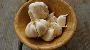 Hausmittel gegen Knoblauchgeruch Hausmittel gegen Knoblauchgeruch