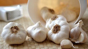 Knoblauch schmeckt und desinfiziert